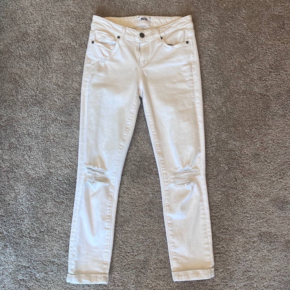 Paige skyline crop white denim jean in size 27, EUC, distressed knees, rolled he